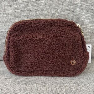 NWT Lululemon Everywhere Belt Bag Large Fleece In Brown Earth/Gold